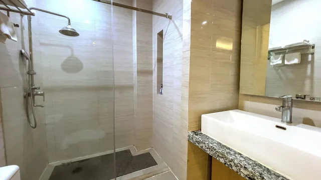 غرفة عائلية رباعية بسرير كوين وسريرين منفصلين، Elegant Bangkok Hotel 9/10