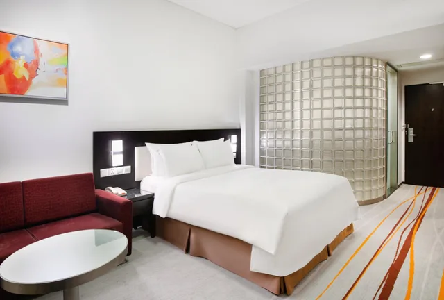 غرفة بسرير كينج للمدخنين لذوي الإعاقة، Holiday Inn Express Chengdu Gulou 4/6