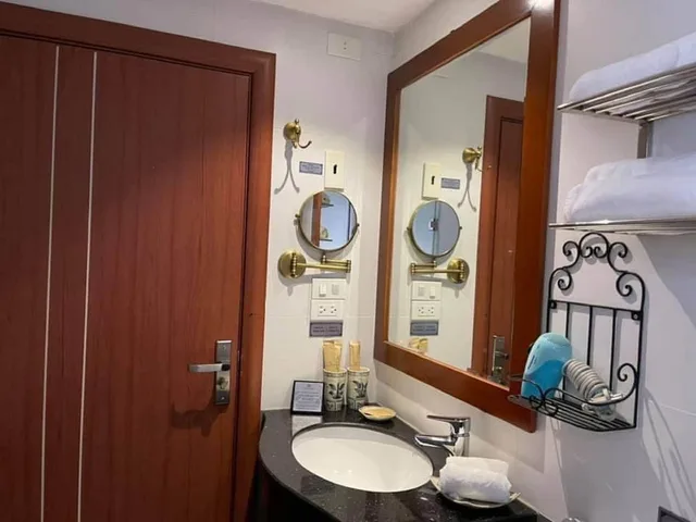 غرفة تنفيذية عائلية بسرير مزدوج وسرير فردي، The Vancouver Hotel Ninh Binh 8/8