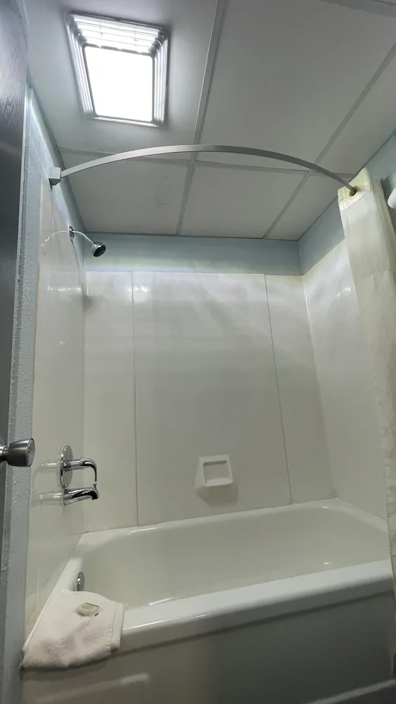 Efficiency, Queen Bed، Days Inn by Wyndham Salina South 8/10