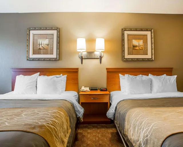 غرفة قياسية بسريرين كوين، Comfort Inn Van Wert, OH 6/7