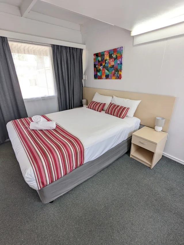 غرفة أساسية بسرير كوين، KAPUTAR MOTEL - NARRABRI 1/7
