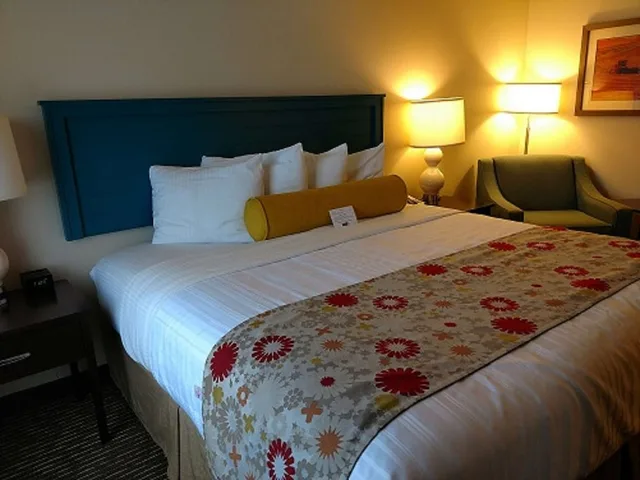 غرفة قياسية بسرير كينج لذوي الإعاقة، Best Western Plus Dayton Hotel & Suites 1/7