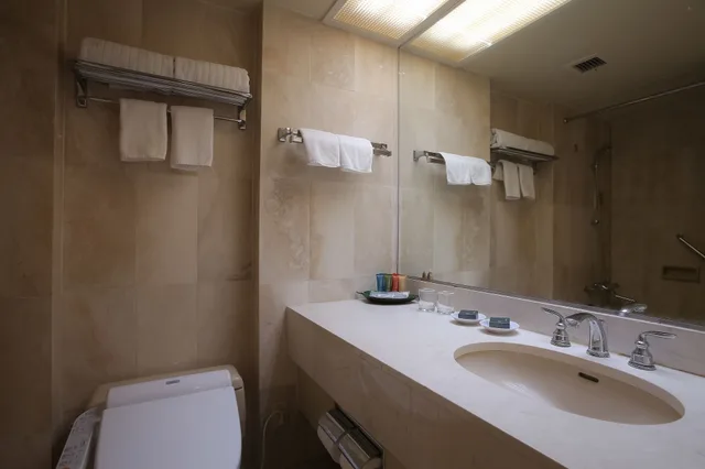 Japanese, Suite, Twin Beds, 3 Futon Beds, Ocean Front, Beach Tower، Guam Reef Olive Spa Resort 7/7