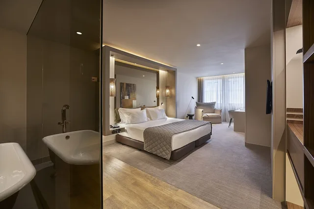 جناح جونيور بسرير كينج، PortoBay Teatro 3/3