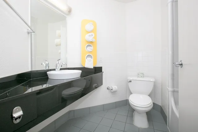 Standard, 2 Double Beds, Motel6 Brooklyn Center, MN - Minneapolis 10/10