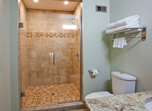 Family Suite, Superior, Suite, 2 Double Beds, Sofa، Fargo Inn and Suites 6/7