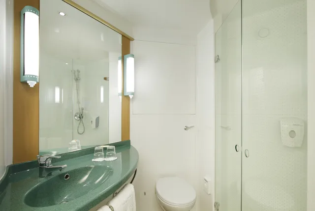 Room, 1 Double and 1 Single Bed, with Extra Bed, Ibis Barcelona Santa Coloma 7/7