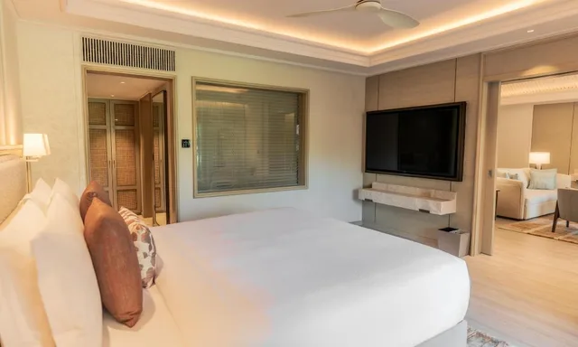 1 Bedroom, Caroline Astor, Suite, King Bed, Lagoon View, Balcony، The St. Regis Goa Resort 5/10
