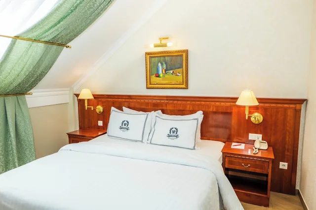 Standard, Queen Bed, Waldinger Hotel 2/8