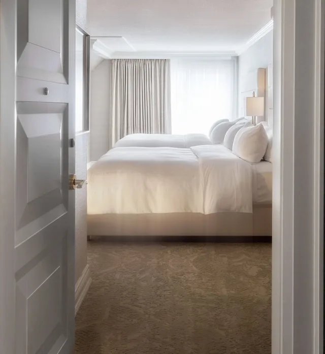 Standard, 2 King Beds, Lake Side، Chateau Vaudreuil Hotel Suites 2/4