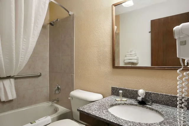 Room, King Bed, Super 8 by Wyndham New Castle PA 4/5