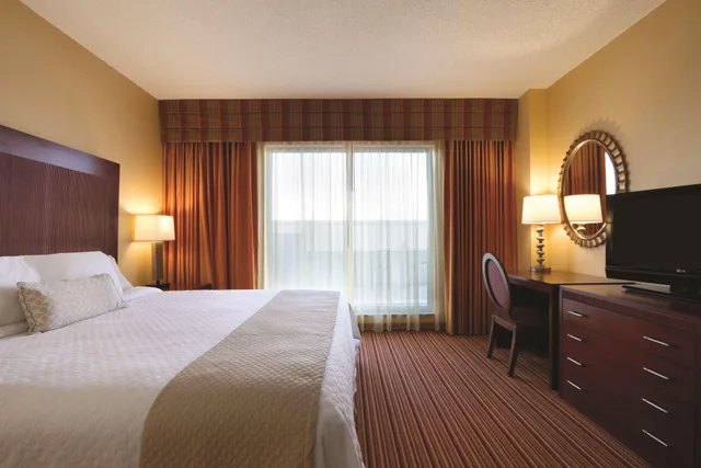 Presidential, Accessible, Embassy Suites by Hilton Norman Hotel and Conference Center 1/2