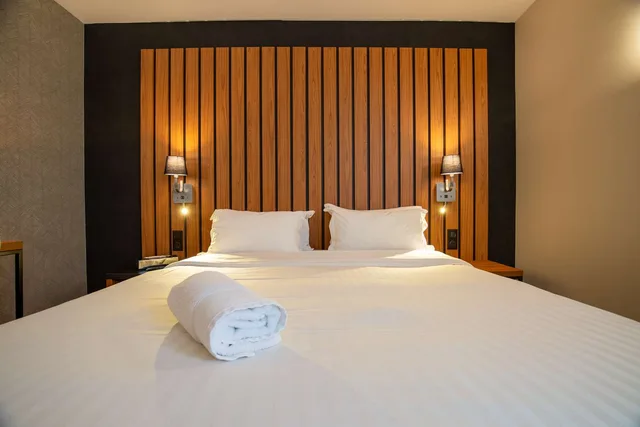 Comfort, Queen Bed, Bay View، Best Western Cote des Sables Plouescat 3/6