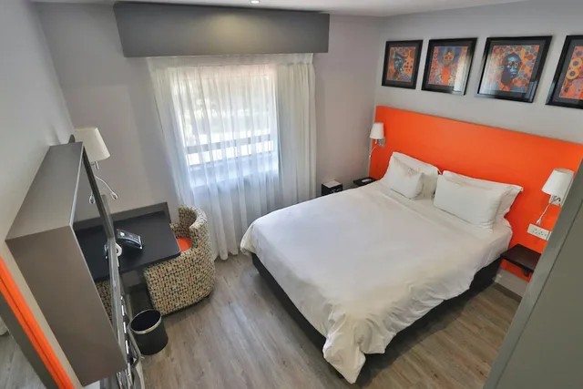 Standard, Twin Beds, Onomo Johannesburg Sandton Hotel 2/8