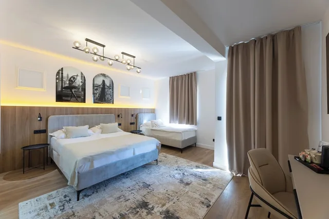غرفة ثلاثية بسرير كوين بشرفة، VILLA KATARINA 3/10