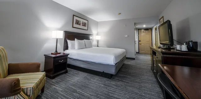 غرفة بسرير كينج، Country Inn & Suites by Radisson, Ontario at Ontario Mills, CA 5/10