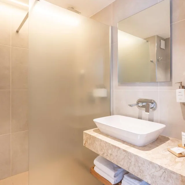 جناح بشرفة بغرفة نوم واحدة، Radisson Hotel Saint-Denis, La Reunion 8/8