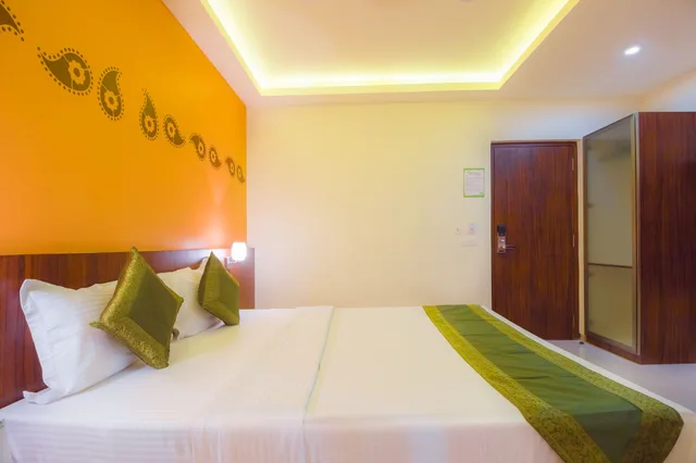 غرفة قياسية بسريرين منفصلين، Treebo Arastu Inn 1/7