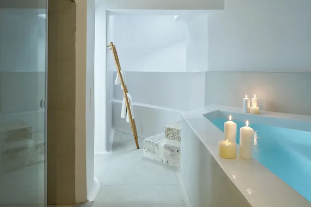 Honeymoon, Grand, Suite, King Bed, Indoor Jetted Tub، Cosmopolitan Suites - Adults Only 2/3