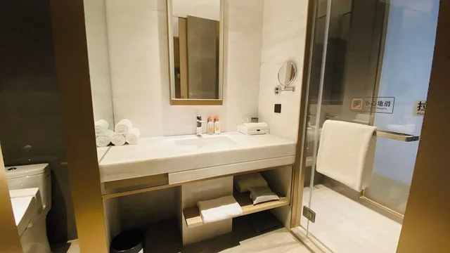 غرفة بريميوم بسريرين مزدوجين بإطلالة على النهر، Crowne Plaza Fuzhou South 4/5