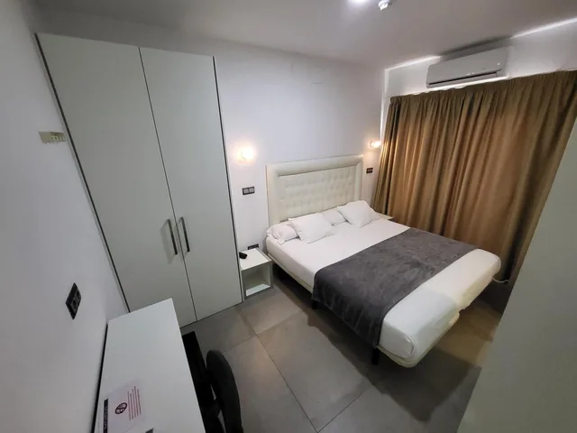 غرفة بسرير مزدوج أو سريرين منفصلين بإطلالة على البحر بشرفة، HOTEL NATURSUN 3/5