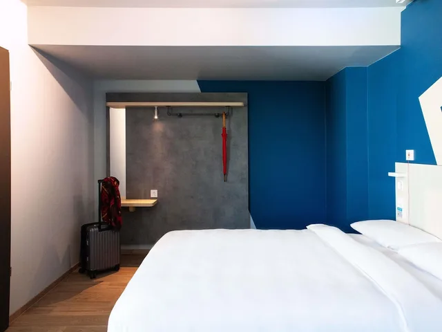 غرفة قياسية بسرير كوين، ibis budget Hotel Berlin Airport 1/5