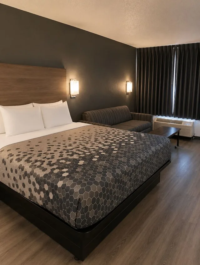 غرفة قياسية بسرير كينج، Econo Lodge Calhoun South 2/10