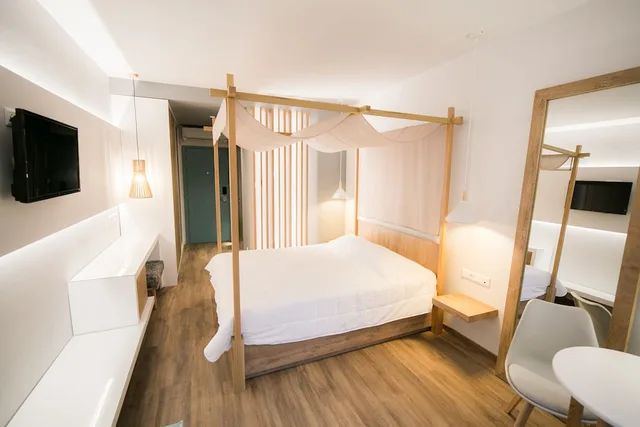 Deluxe, Studio, Queen Bed, SUNRISE VILLAGE 6/10