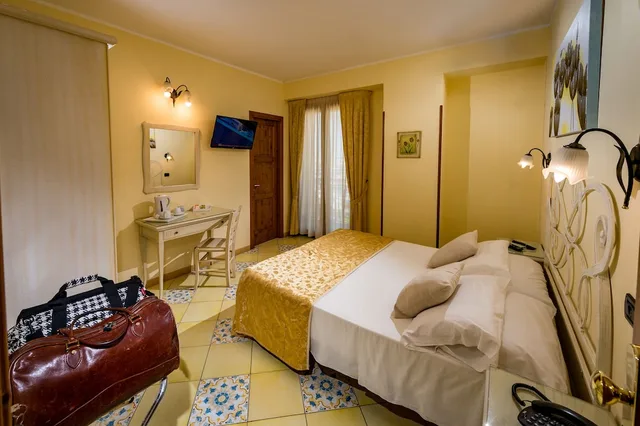 Room, Side Sea View, Balcony, HOTEL CALA MARINA 9/10