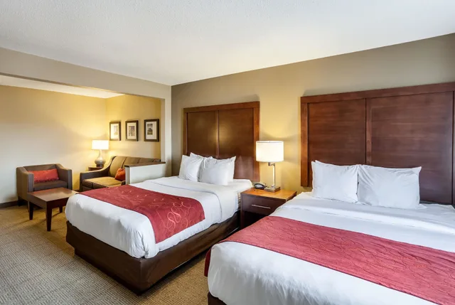 جناح بسريرين كوين مع أريكة، Comfort Suites Lincoln North 5/10