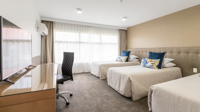 غرفة سوبيريور عائلية، Distinction Hamilton Hotel Conference Centre 3/6