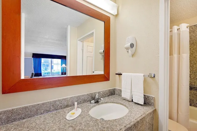 جناح استوديو بسريرين مزدوجين، Days Inn by Wyndham Lafayette Near Lafayette Airport 5/8