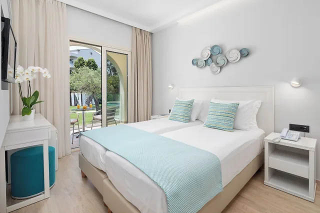 غرفة قياسية بسريرين منفصلين بإطلالة على الحديقة، Delfinia Hotel 1/3