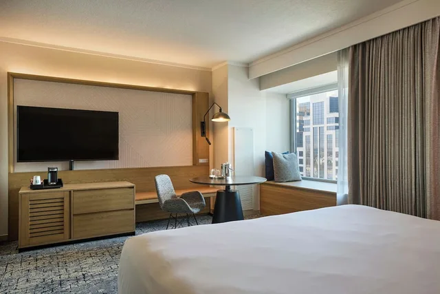 Room, King Bed, Sheraton Grand Sacramento 4/10
