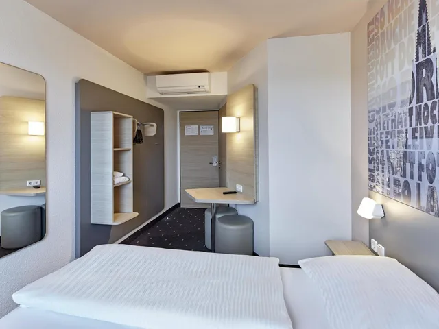 غرفة بسرير كوين، B&B Hotel Koln-West 2/10