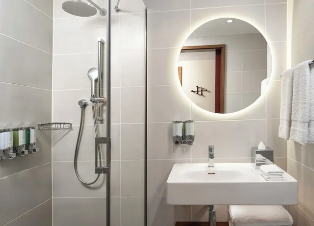 غرفة سوبيريور بسرير كينج، Hampton by Hilton Istanbul Sisli 2/4