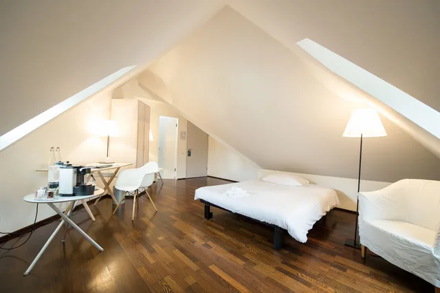 غرفة عائلية بسرير كينج مع أريكة، Der Teufelhof Basel 2/2