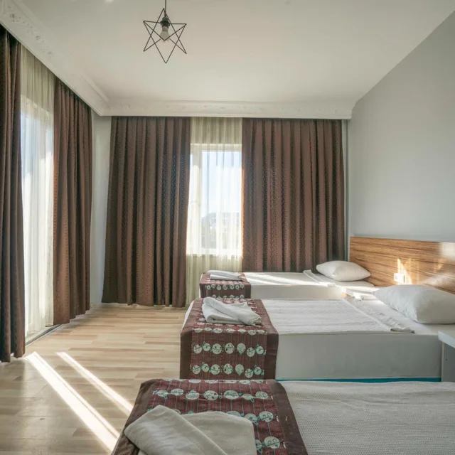 غرفة ثلاثية بشرفة، Aslan Corner Hotel 3/10