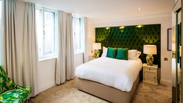Emerald, The Hotel Chester 2/10