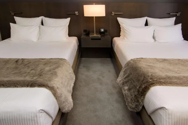جناح استوديو بسريرين كوين مع أريكة لذوي الإعاقة، The Benson Portland, Curio Collection by Hilton 1/3