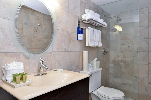 Presidential, Suite, Multiple Beds, Kitchen، Best Western Plus Regency Inn and Conference Centre 2/2