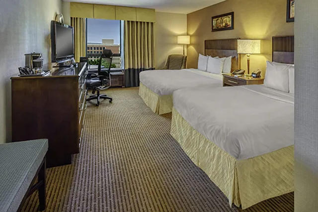 غرفة ديلوكس بسريرين مزدوجين في طابق مرتفع، Hilton Philadelphia Airport 4/8