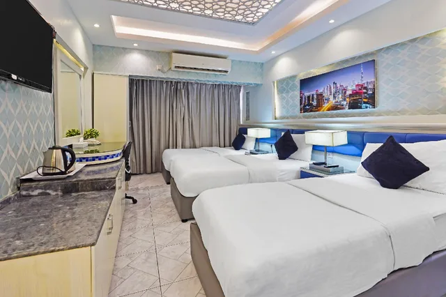 Premier, Triple, Multiple Beds, City View، OYO 338 Transworld Hotel 1/2