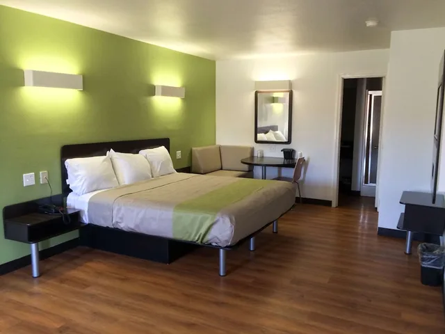 غرفة ديلوكس بسرير كوين بمطبخ للمدخنين، Motel6 Longview Tx North 2/9