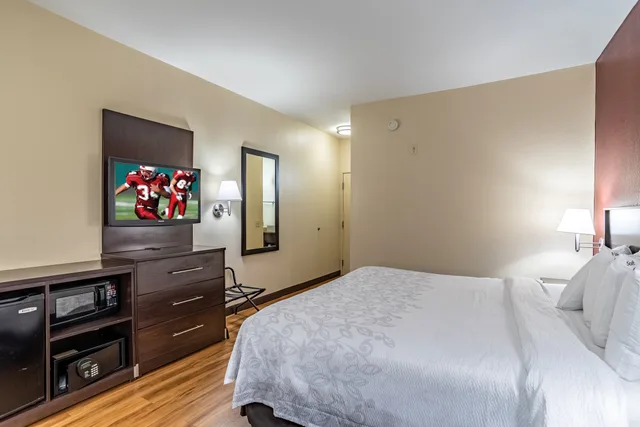Superior, King Bed, Accessible, Red Roof PLUS Phoenix West 6/7