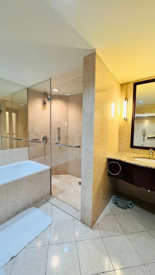 Standard Twin Room, Connaught Palace Hotel 3/3