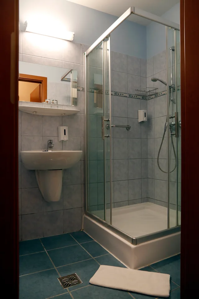 غرفة سوبيريور بسرير مزدوج مع سرير إضافي، Six Inn Hotel Budapest 4/4