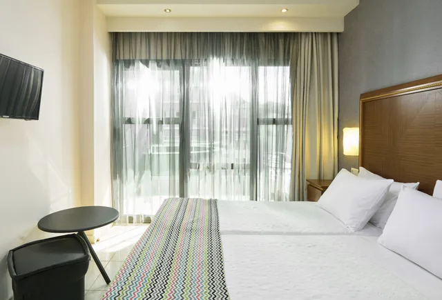 غرفة قياسية بسرير مزدوج، Mediterranean Resort Hotel 2/2