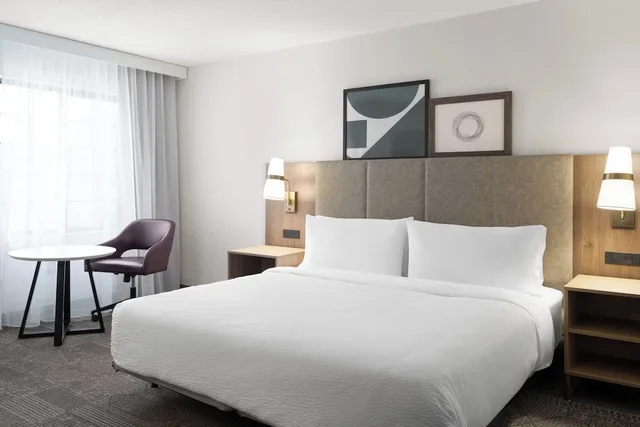 غرفة بسرير كينج بمطبخ لذوي الإعاقة، Staybridge Suites Burlington - Boston 2/10